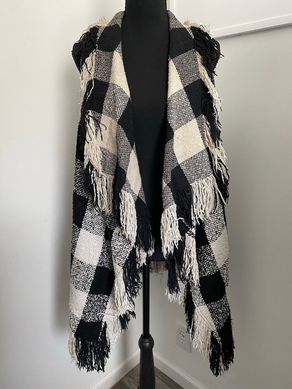 Chelsea & Theodore Buffalo Plaid Fringe Open Front Vest Size L Layering